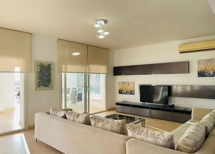 5 Bedroom With Private Pool At El Gouna Villa *