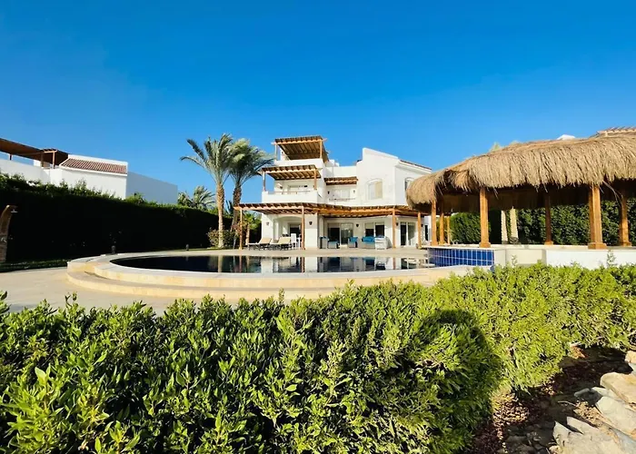 5 Bedroom With Private Pool At El Gouna Villa